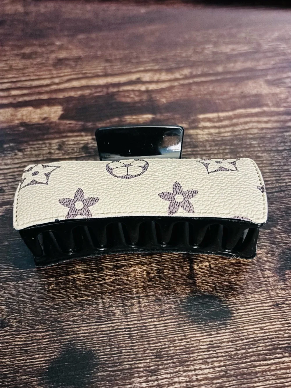 Designer‎ Inspired Cream Leather-Patterned Floral Hair Claw Clip